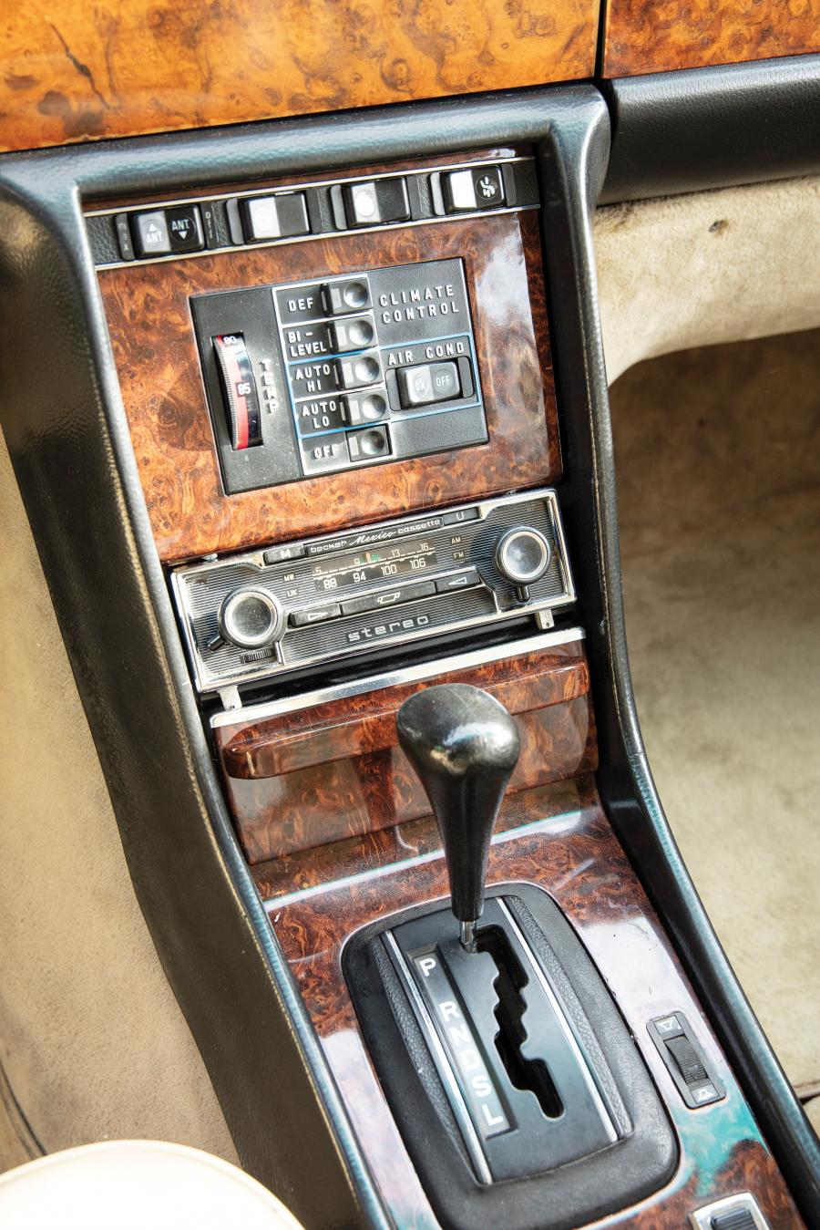 Детали интерьера Mercedes-Benz 450 SEL 6.9 (W116) 1979 года  (фото 7 из 36)
